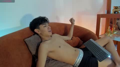 Snapshot of logantwink18 chatting on 10/15/25, 01:11 logantwink18 online show from 10/15/25, 01:11