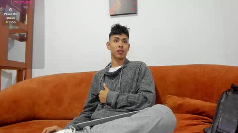 Snapshot of logantwink18 chatting on 10/22/25, 10:59 logantwink18 online show from 10/22/25, 10:59