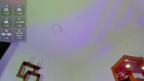 Snapshot of logantwink18 chatting on 11/07/25, 01:44 logantwink18 online show from 11/07/25, 01:44