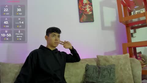 Snapshot of logantwink18 chatting on 11/18/25, 12:31 logantwink18 online show from 11/18/25, 12:31