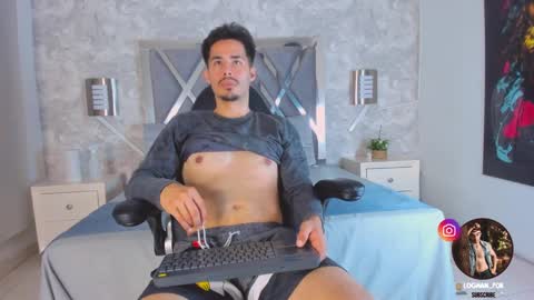 Snapshot of loghan_fox chatting on 09/26/25, 03:43 Loghan online show from 09/26/25, 03:43