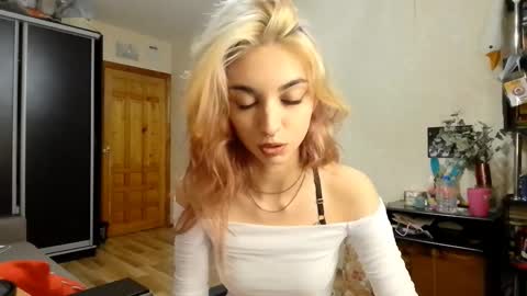 Amelia online show from 10/07/25, 12:19