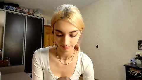Amelia online show from 10/12/25, 11:59
