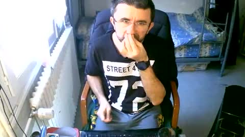 Snapshot of lokoum39 chatting on 01/12/25, 10:23 lokoum39 online show from 01/12/25, 10:23