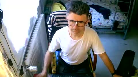 Snapshot of lokoum39 chatting on 11/08/25, 09:31 lokoum39 online show from 11/08/25, 09:31