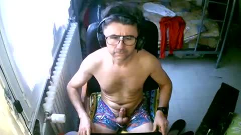 Snapshot of lokoum39 chatting on 12/19/25, 10:33 lokoum39 online show from 12/19/25, 10:33