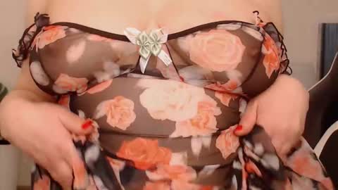  Lola  online show from 11/17/25, 05:57