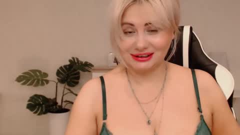 Snapshot of lola_anderson chatting on 03/01/26, 11:45 Lola online show from 03/01/26, 11:45