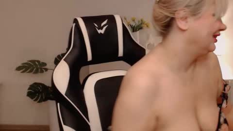  Lola  online show from 03/11/26, 06:08