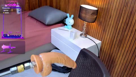 Snapshot of lola_clit chatting on 01/22/25, 01:31 lola online show from 01/22/25, 01:31