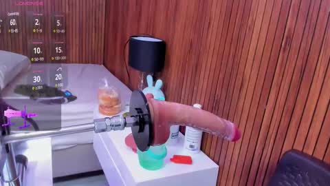 Snapshot of lola_clit chatting on 03/11/25, 02:40 lola online show from 03/11/25, 02:40