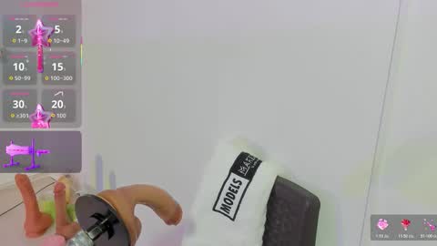 Snapshot of lola_clit chatting on 11/04/25, 12:37 lola online show from 11/04/25, 12:37