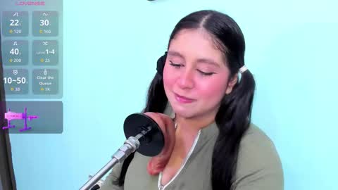 Snapshot of lola_clit chatting on 12/01/25, 04:06 lola online show from 12/01/25, 04:06