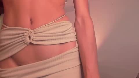 Snapshot of lola_cocks chatting on 12/27/24, 01:22 mara online show from 12/27/24, 01:22