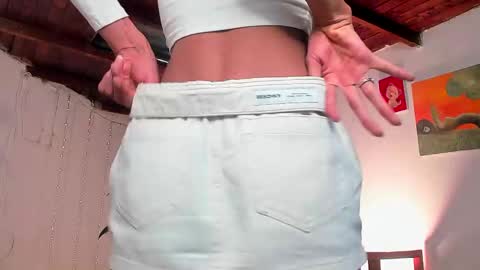 Snapshot of lola_cocks chatting on 03/03/25, 09:48 mara online show from 03/03/25, 09:48