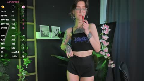 Snapshot of lola_missy chatting on 01/31/25, 08:54 Lola online show from 01/31/25, 08:54