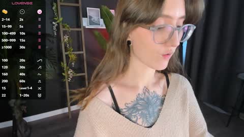 Snapshot of lola_missy chatting on 02/04/25, 09:49 Lola online show from 02/04/25, 09:49