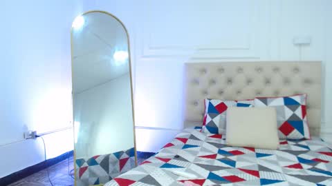 lola red online show from 12/18/25, 10:54