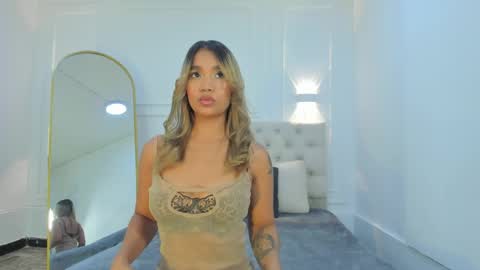 lola red online show from 04/06/26, 07:26