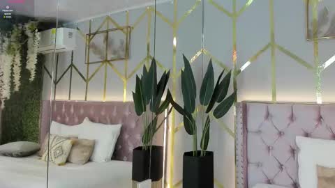 Snapshot of lola_saenz__ chatting on 02/05/26, 12:10 lola_saenz__ online show from 02/05/26, 12:10