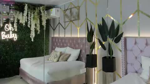 Snapshot of lola_saenz__ chatting on 02/27/26, 11:32 lola_saenz__ online show from 02/27/26, 11:32