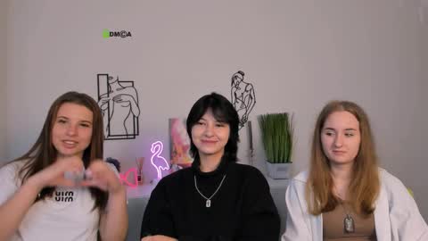 Snapshot of lola_swon chatting on 09/23/25, 08:50 Lola online show from 09/23/25, 08:50