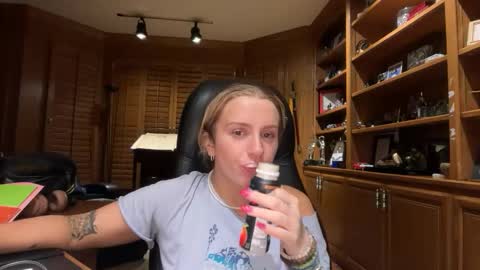 lolaa555 online show from 05/28/26, 08:22