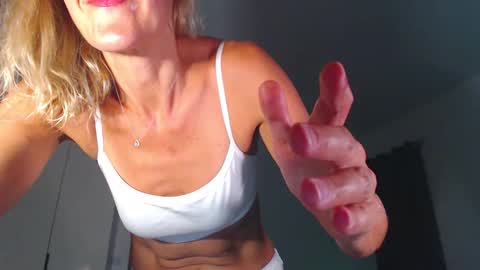 Lola online show from 02/15/26, 01:41