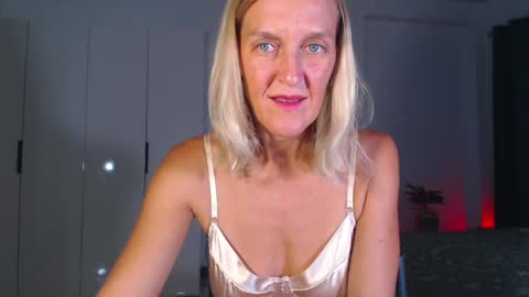 Snapshot of lolaaelita chatting on 04/20/26, 01:47 Lola online show from 04/20/26, 01:47