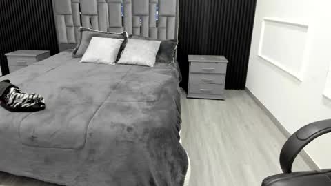 Lola Angel online show from 11/17/25, 07:41