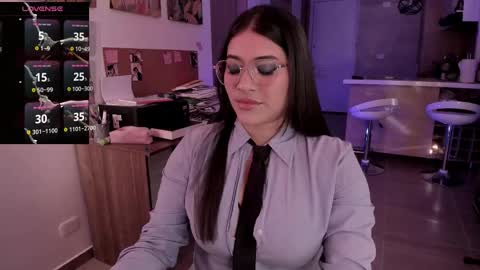 lolaasmith_21 online show from 09/13/25, 09:25