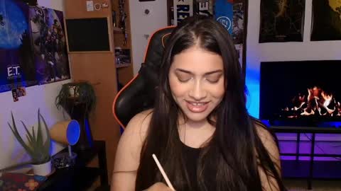 lolaasmith_21 online show from 05/14/26, 08:37