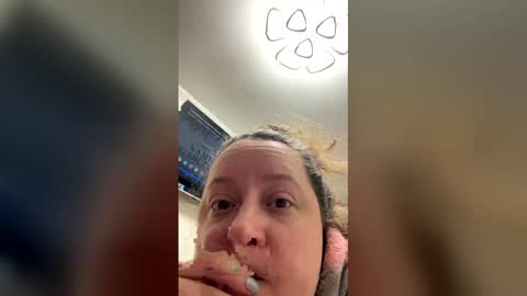 lolaatatee online show from 04/25/26, 06:16