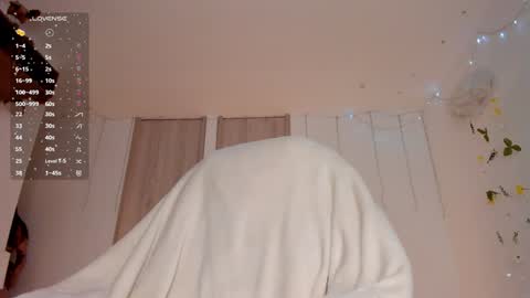 Snapshot of lolaberry_ chatting on 01/27/25, 07:46 Lola Berry online show from 01/27/25, 07:46