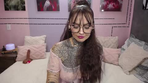 Lola online show from 05/28/26, 10:07