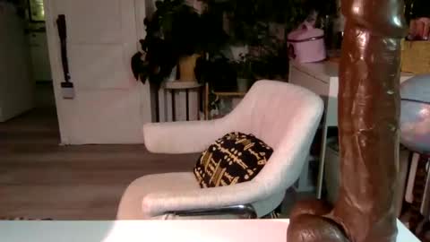 Snapshot of lolalustful chatting on 02/02/25, 12:30 Lola Lustful online show from 02/02/25, 12:30