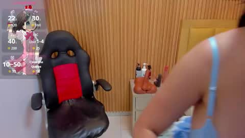 Snapshot of lolamaxi chatting on 10/28/25, 03:43 LOLA online show from 10/28/25, 03:43