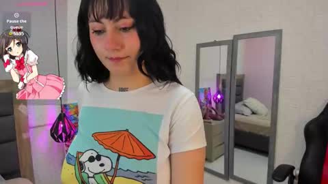 Snapshot of lolamaxi chatting on 10/29/25, 03:20 LOLA online show from 10/29/25, 03:20