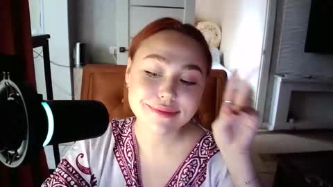 Snapshot of lolamint_ chatting on 09/15/25, 10:48 Lola online show from 09/15/25, 10:48