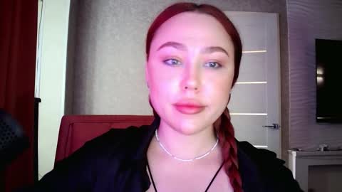 Snapshot of lolamint_ chatting on 09/17/25, 12:29 Lola online show from 09/17/25, 12:29