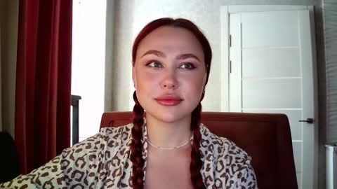 Snapshot of lolamint_ chatting on 09/18/25, 10:28 Lola online show from 09/18/25, 10:28