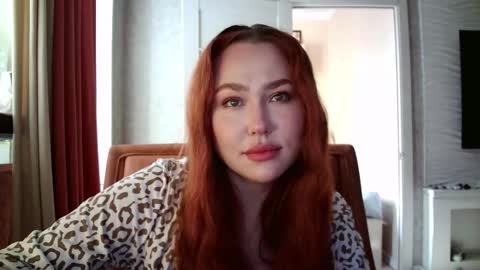 Snapshot of lolamint_ chatting on 10/07/25, 09:39 Lola online show from 10/07/25, 09:39