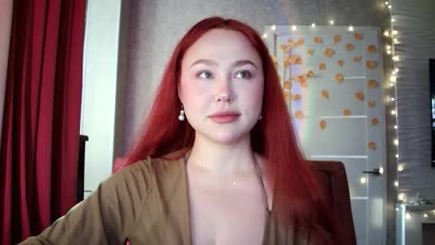 Snapshot of lolamint_ chatting on 10/23/25, 11:31 Lola online show from 10/23/25, 11:31