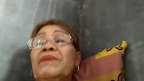 Snapshot of lolamommie chatting on 01/31/25, 01:54 tey online show from 01/31/25, 01:54