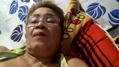 Snapshot of lolamommie chatting on 02/01/25, 10:59 tey online show from 02/01/25, 10:59