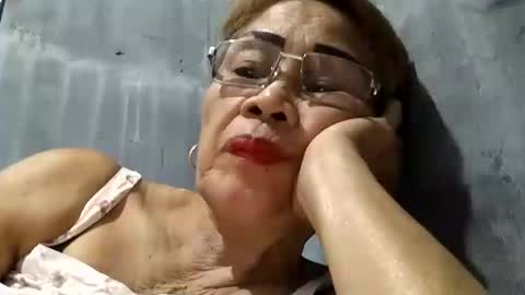 Snapshot of lolamommie chatting on 02/09/25, 12:19 tey online show from 02/09/25, 12:19