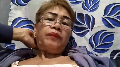 Snapshot of lolamommie chatting on 02/09/25, 09:06 tey online show from 02/09/25, 09:06