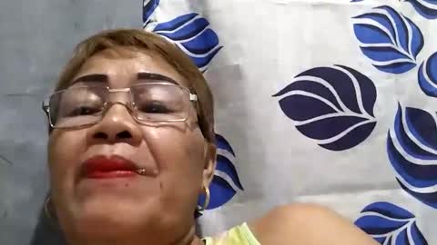 Snapshot of lolamommie chatting on 02/11/25, 10:07 tey online show from 02/11/25, 10:07