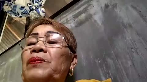 Snapshot of lolamommie chatting on 02/12/25, 03:51 tey online show from 02/12/25, 03:51