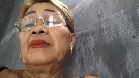 Snapshot of lolamommie chatting on 02/14/25, 12:09 tey online show from 02/14/25, 12:09